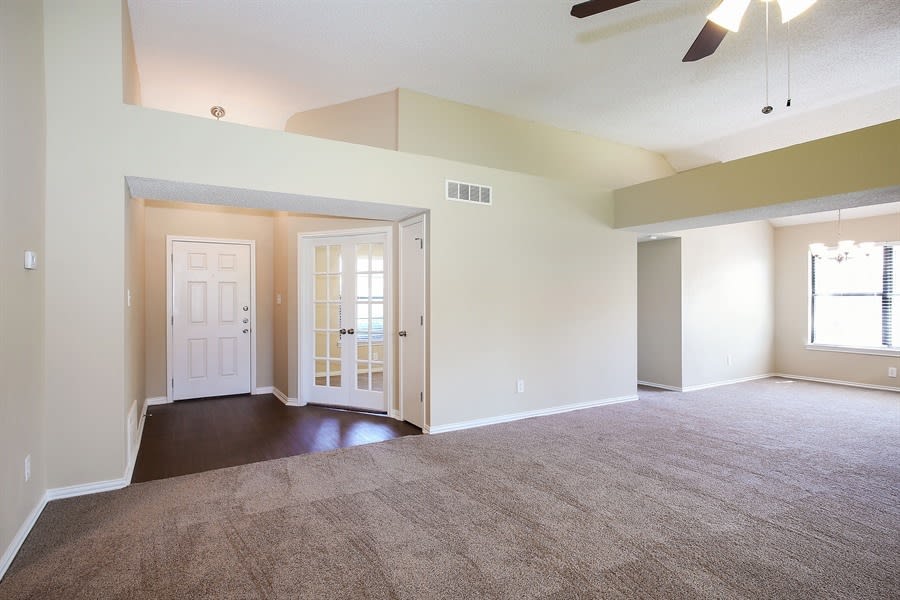 4800 Hollow Tree Dr photo 4