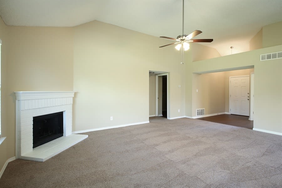 4800 Hollow Tree Dr photo 2