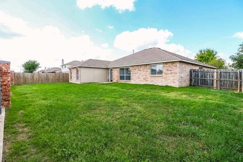 4808 Bluebird Ln photo 3