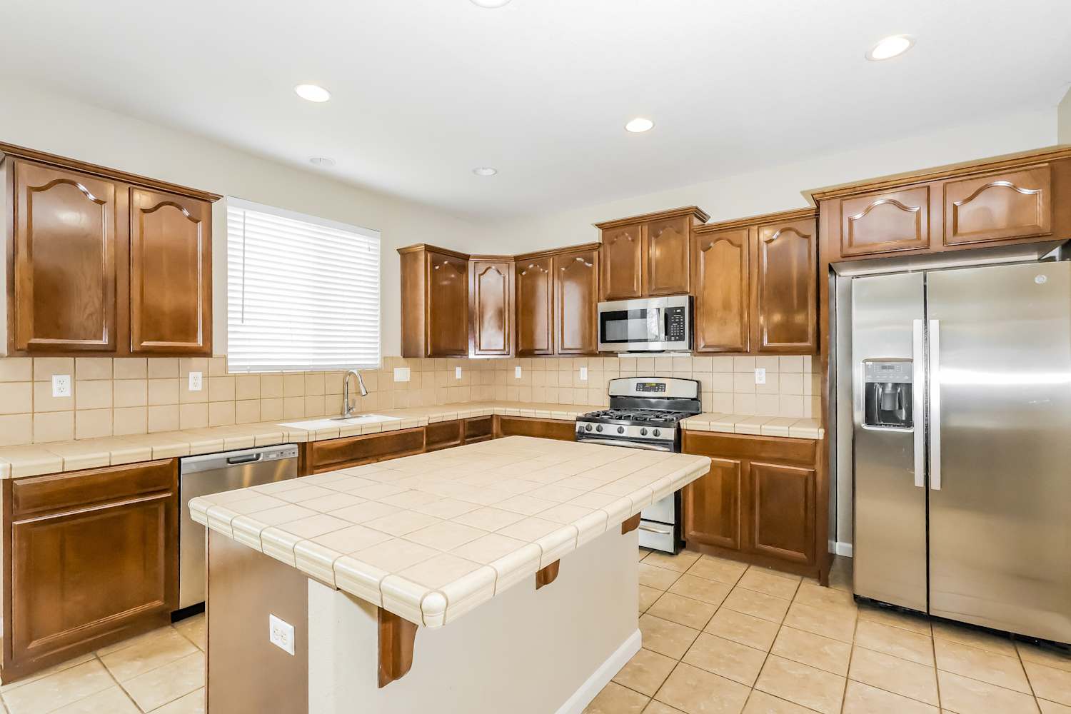 1097 Ashford Ln photo 5