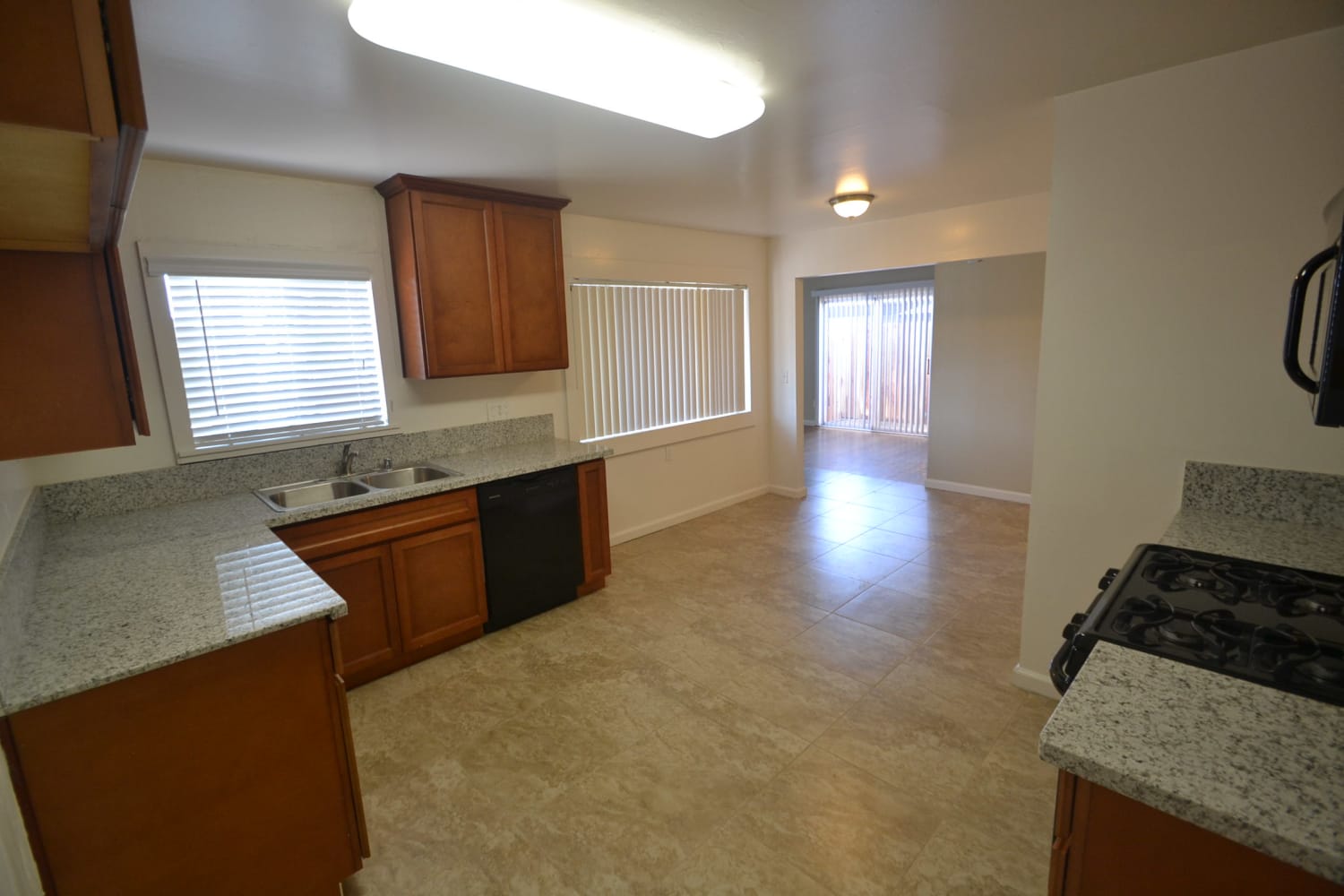 301 Dimaggio Ave photo 4