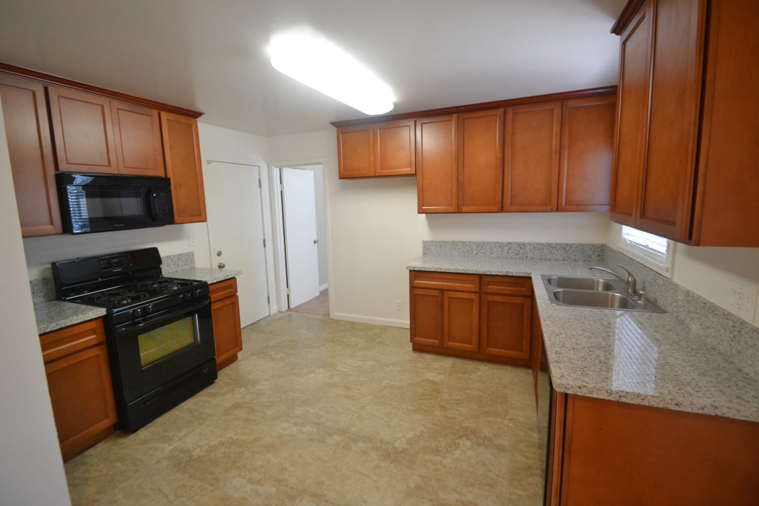 301 Dimaggio Ave photo 3