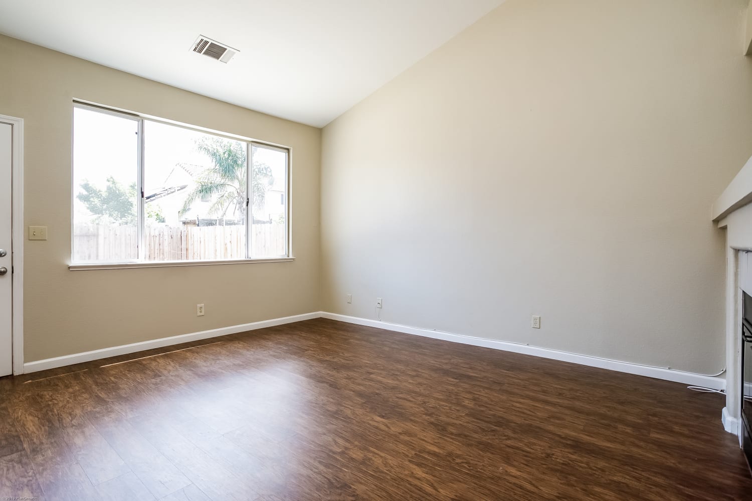 1571 Rutherford Ln photo 2