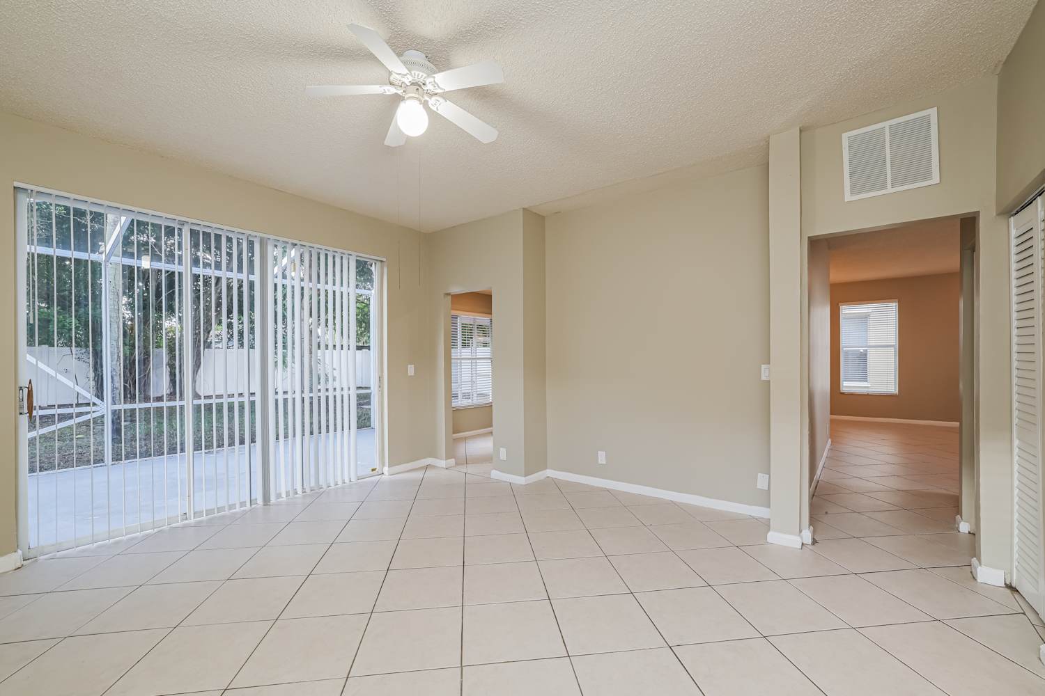 1081 Fairfax Cir W photo 4
