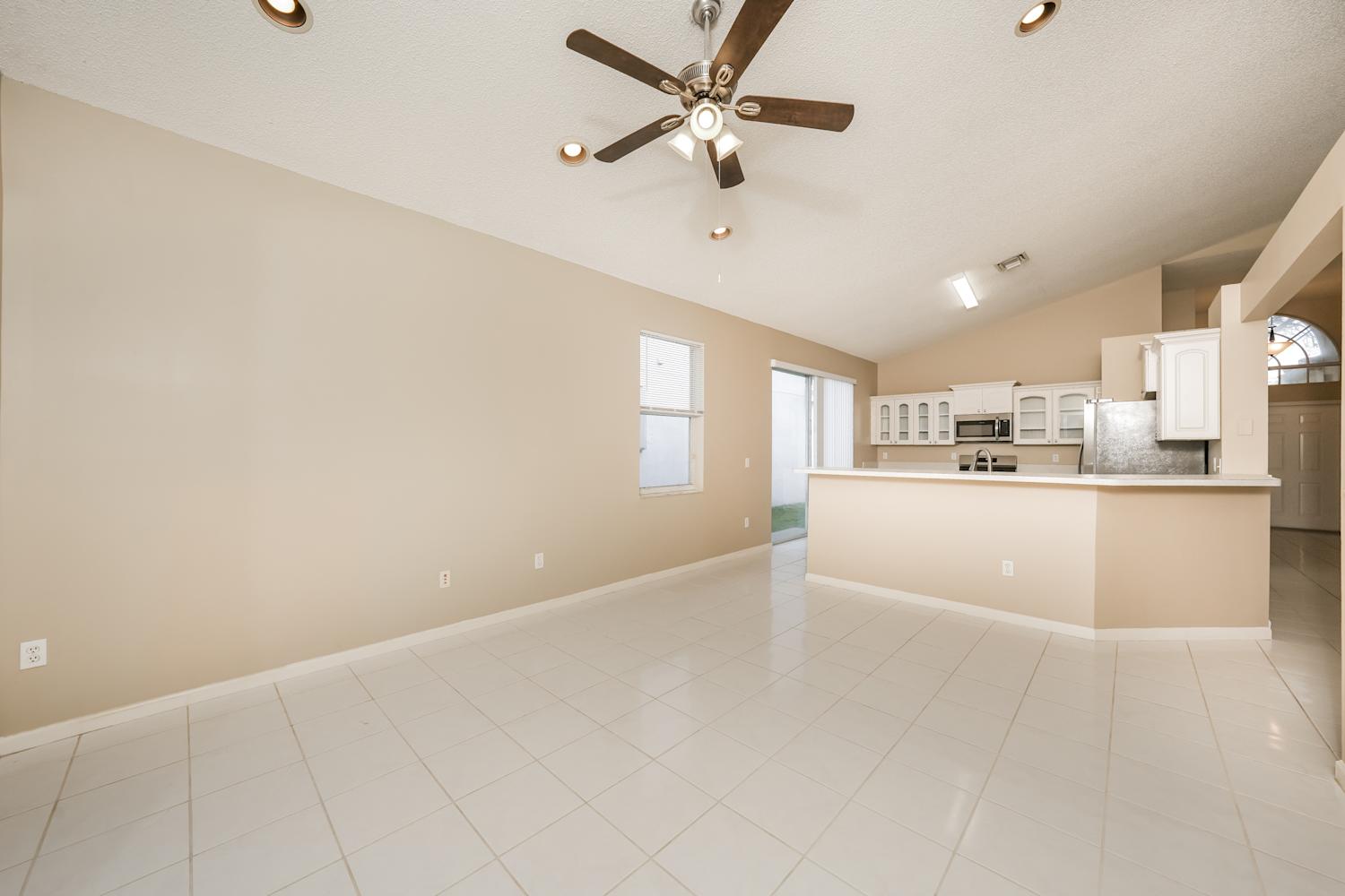 7699 Thornlee Dr photo 4