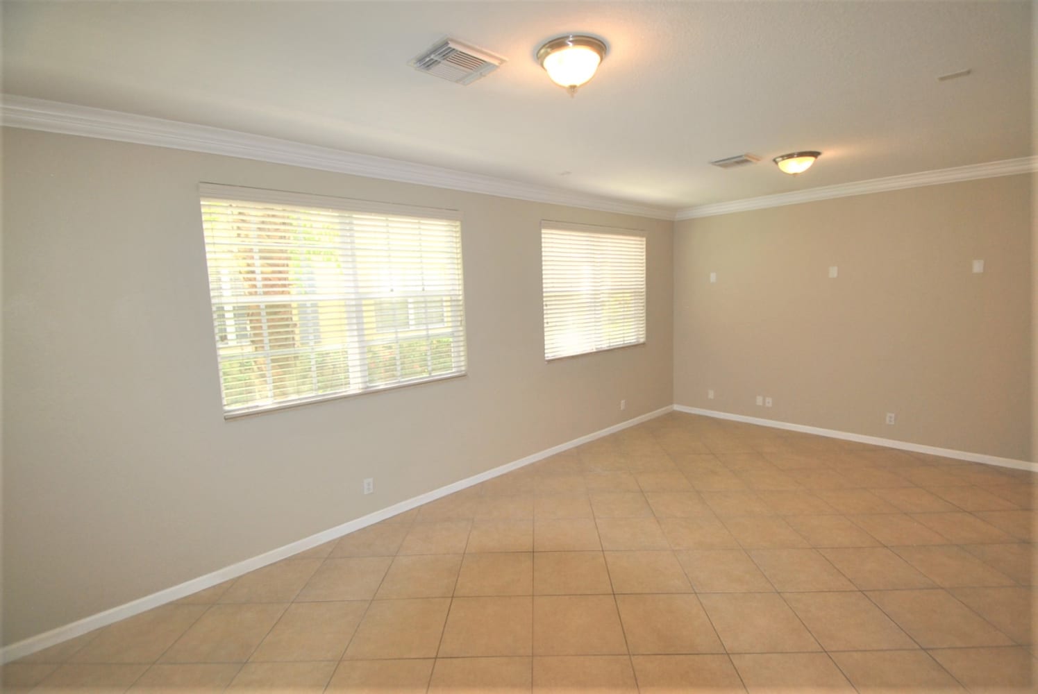 4549 Highgate Dr photo 4