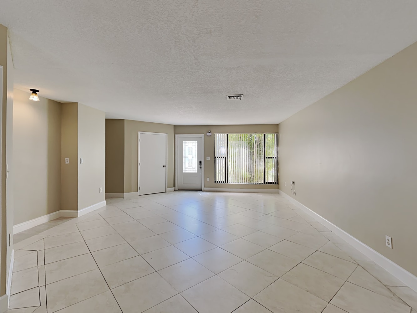 9611 SW 148th Pl photo 4