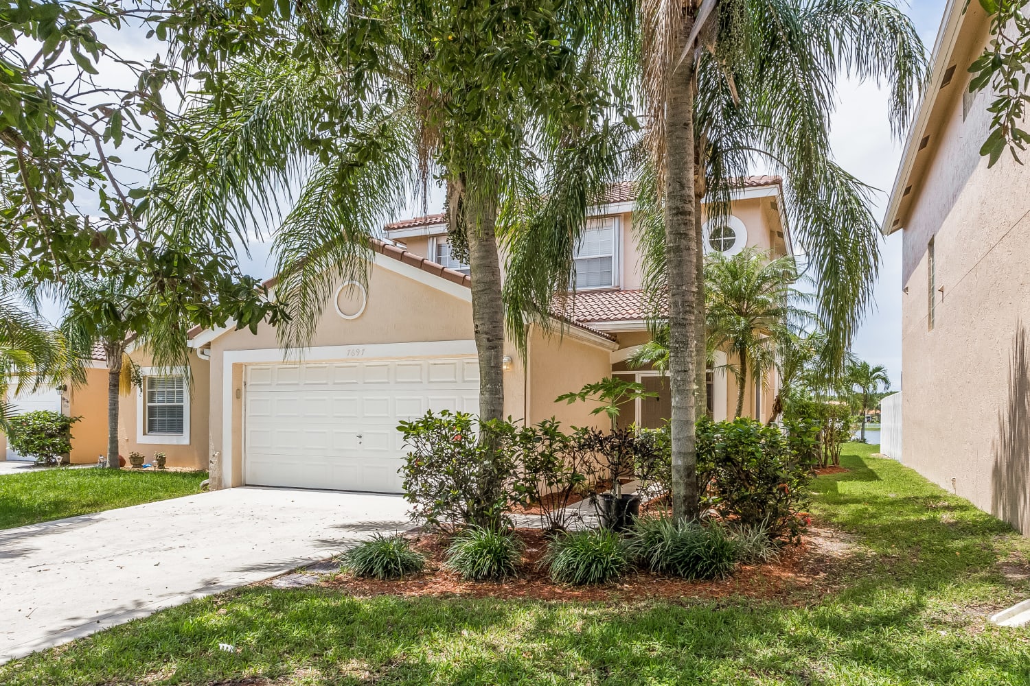 7697 Springfield Lake Dr photo 2