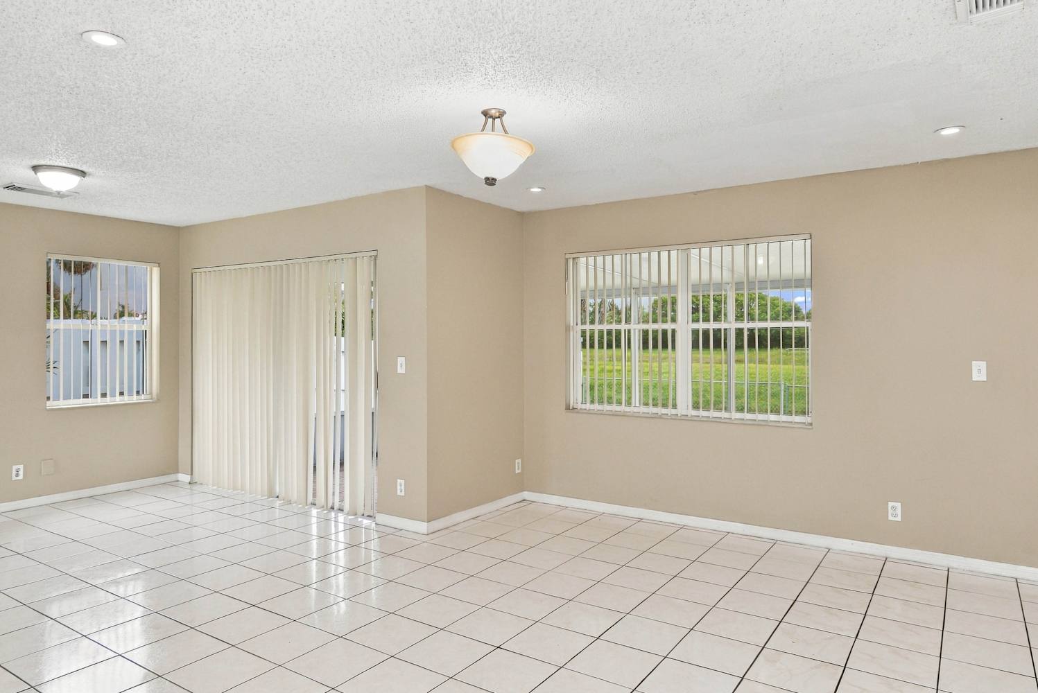 4400 SW 82nd Way photo 5