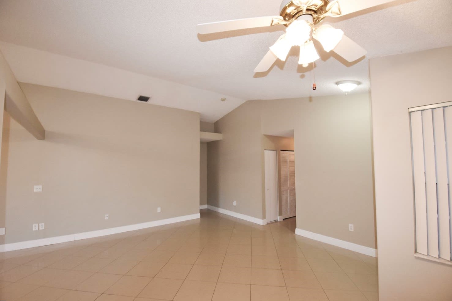 1544 NW 158th Ave photo 2