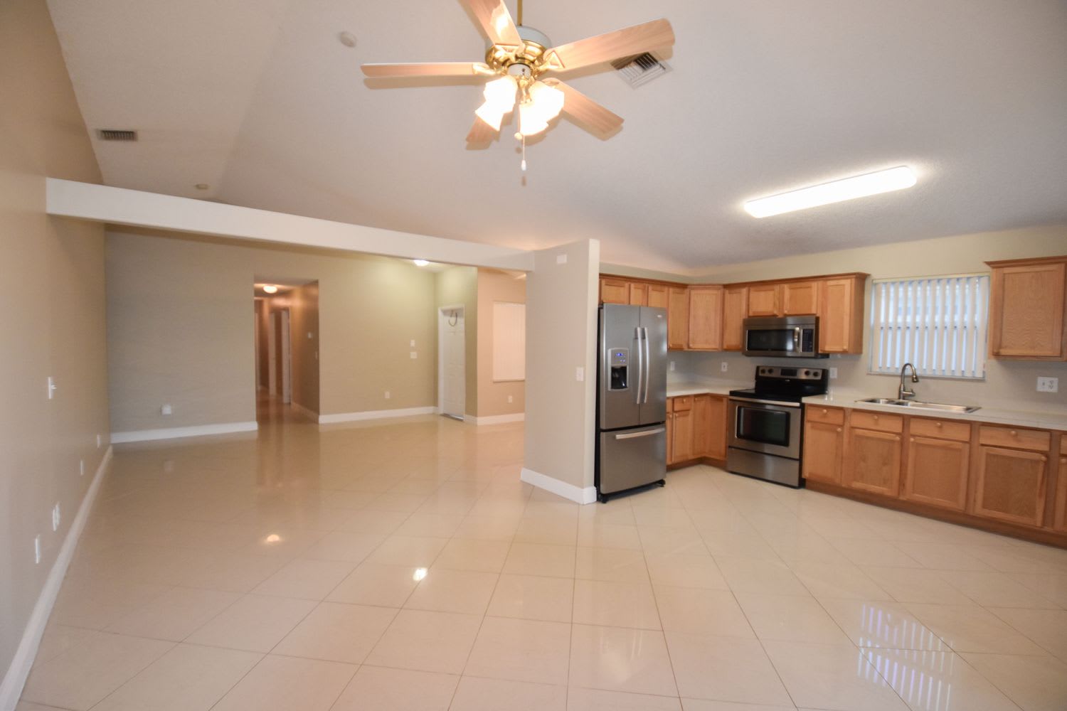 1544 NW 158th Ave photo 4
