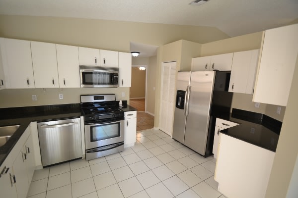 12316 SW 146th St photo 4