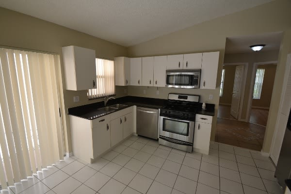12316 SW 146th St photo 3