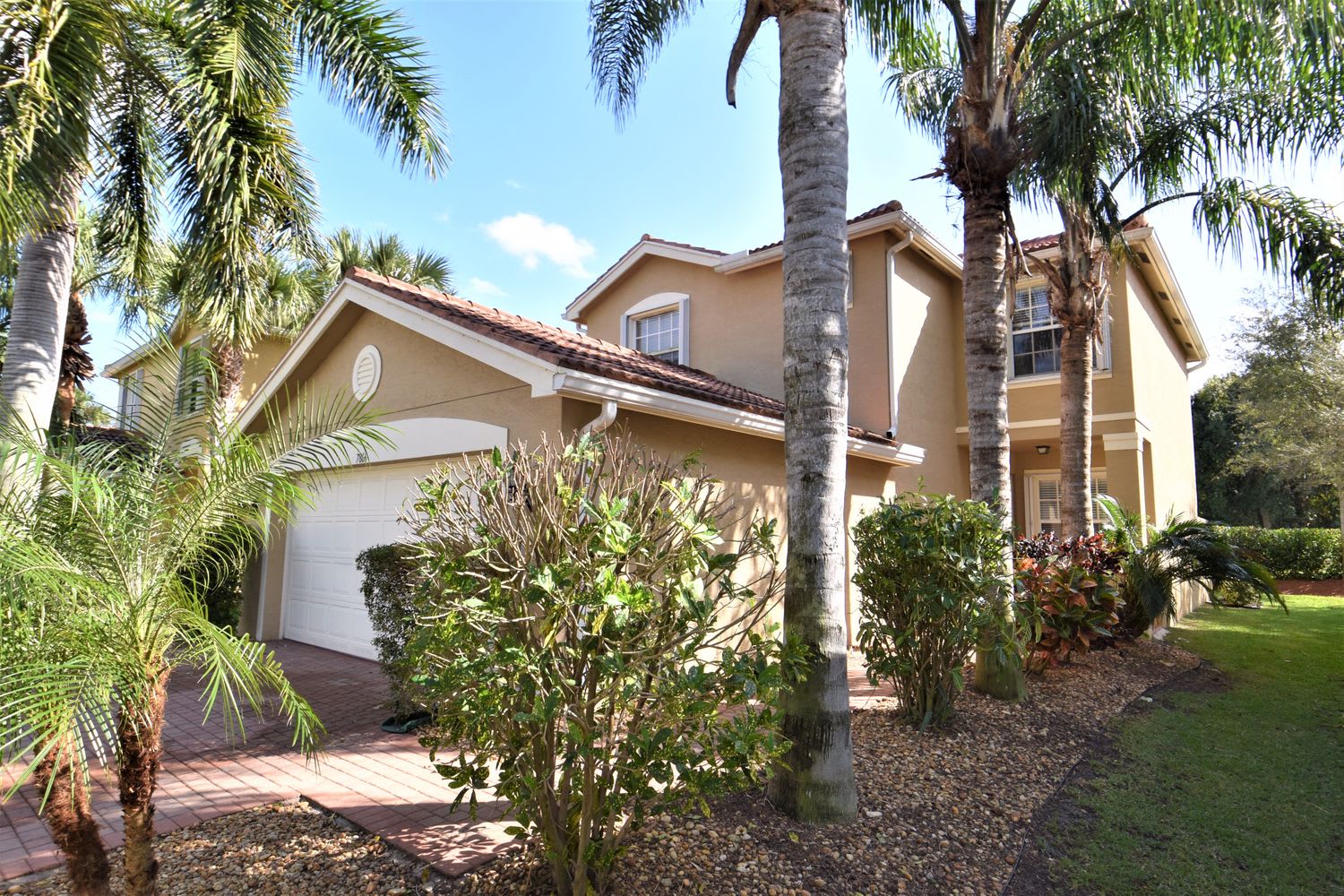 7866 Jewelwood Dr photo 2