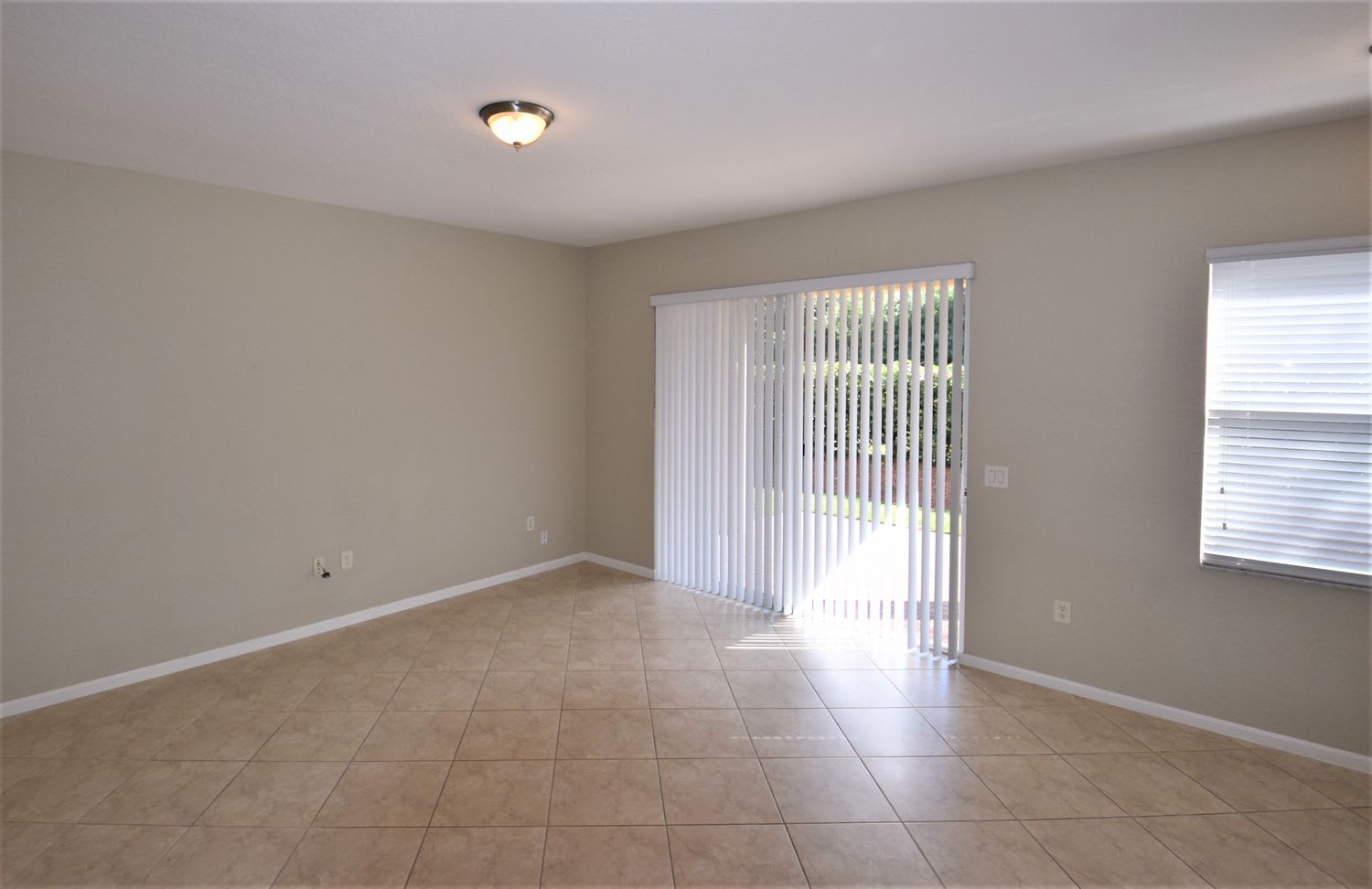7866 Jewelwood Dr photo 4