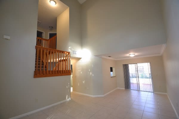 531 NW 207th Ter photo 2