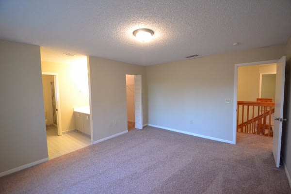 531 NW 207th Ter photo 5