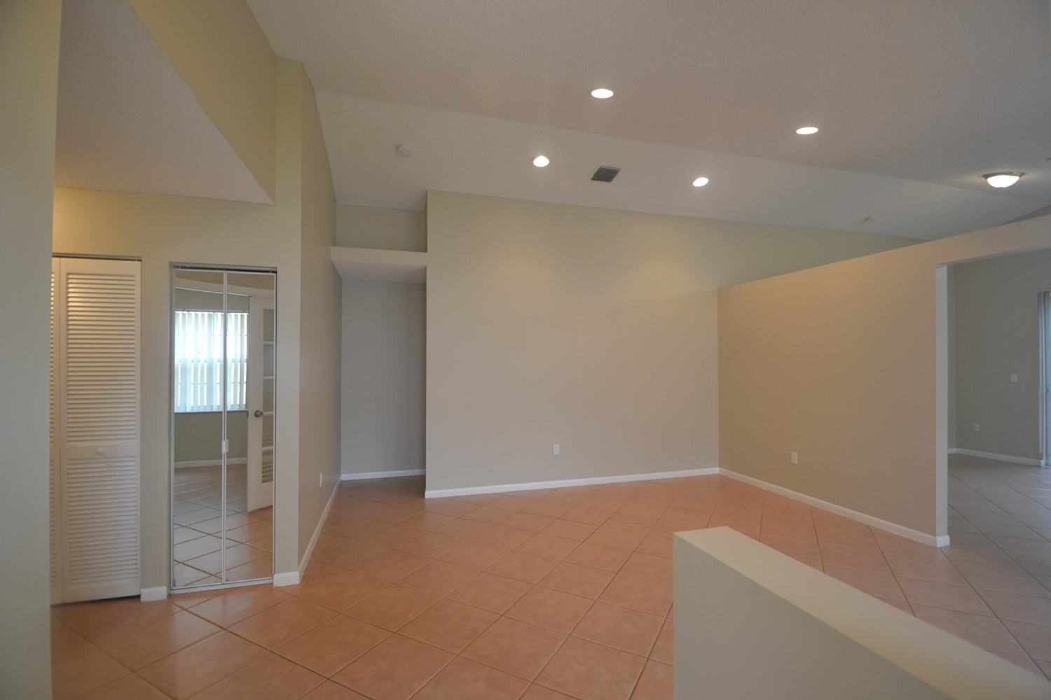 1457 NW 156th Ave photo 4