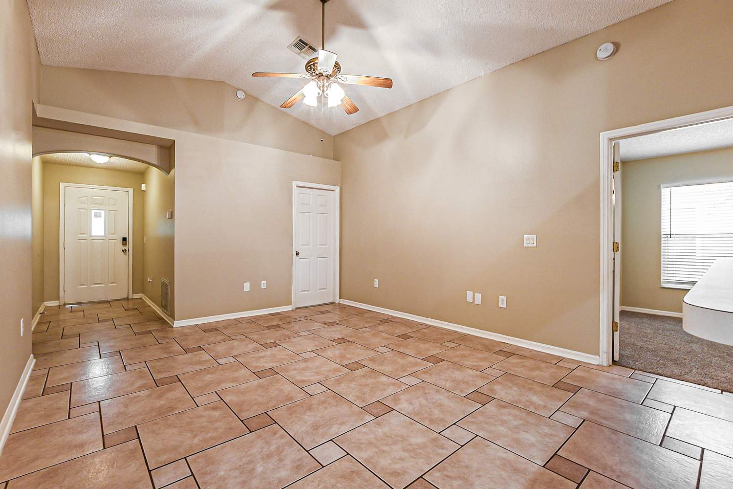 2912 Summer Winds Cir photo 4