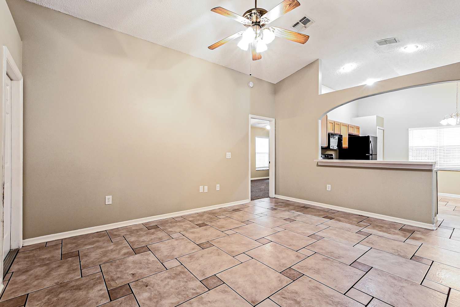 2912 Summer Winds Cir photo 3