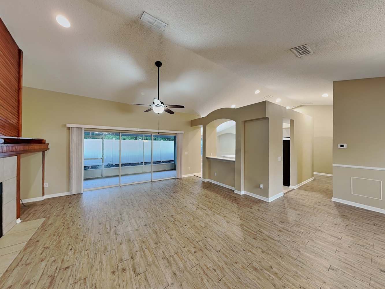 1402 Bent Oaks Blvd photo 3
