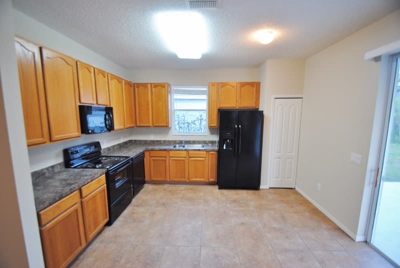 2740 Daybreak Dr photo 3