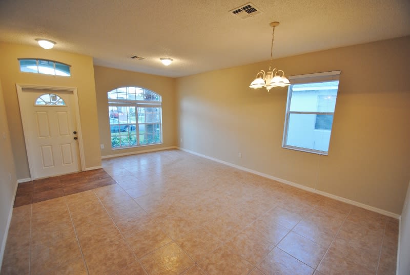2740 Daybreak Dr photo 2