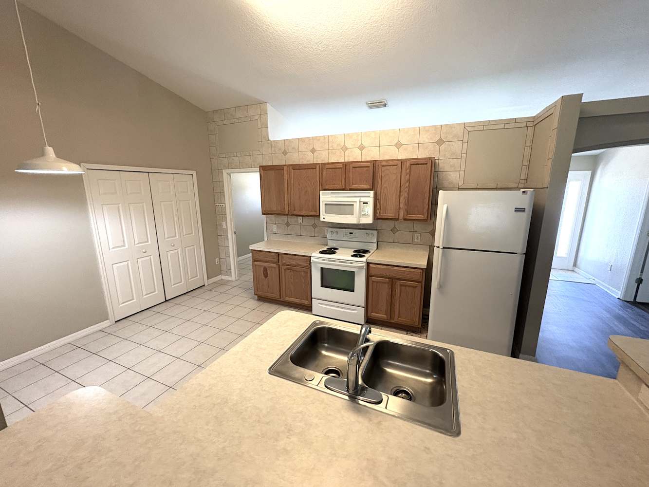 25026 Palisade Rd photo 3