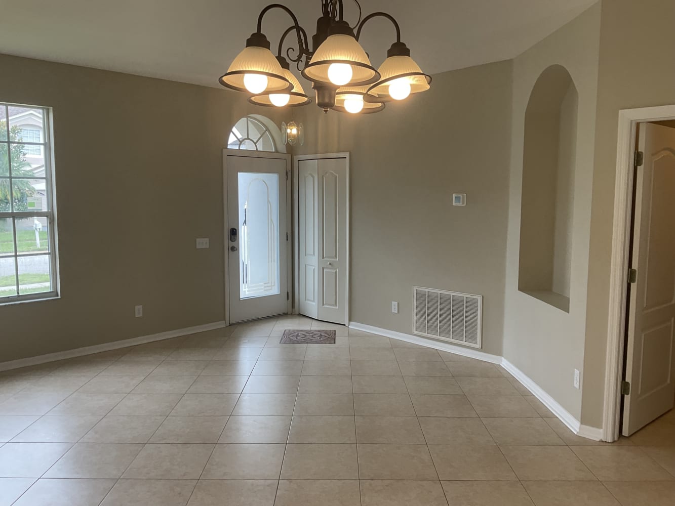 4517 Mapletree Loop photo 2