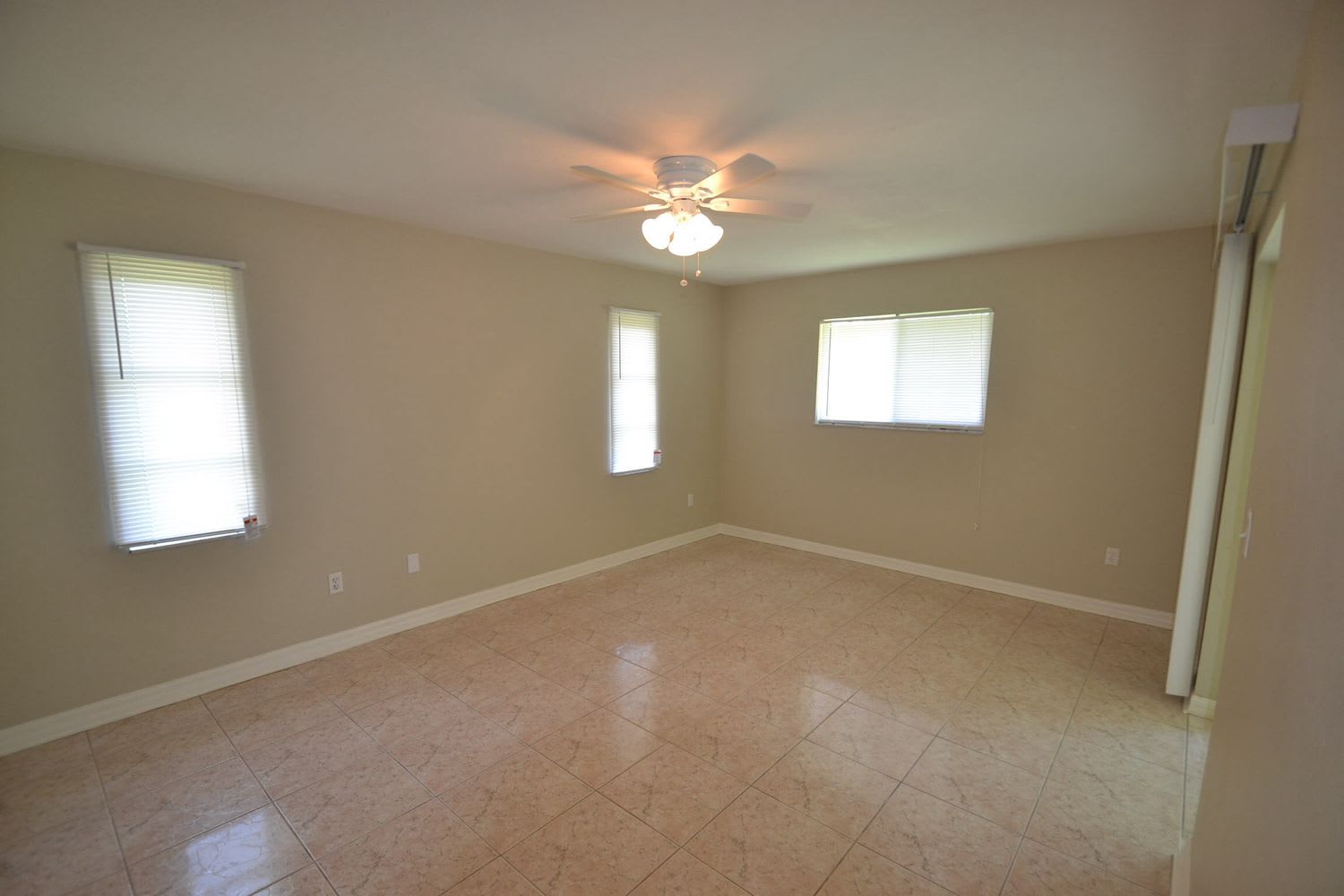 3210 SE Santa Barbara Pl photo 4