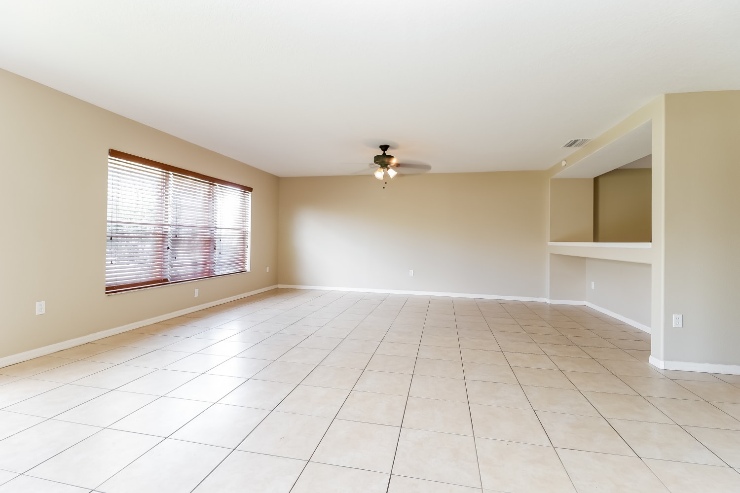 19542 Timberbluff Dr photo 4