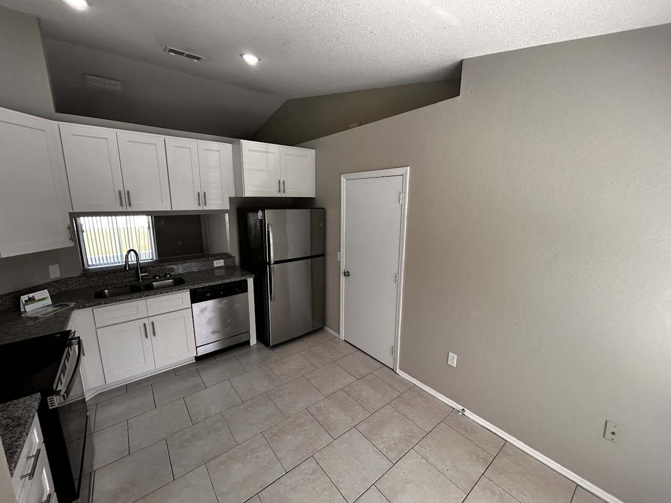8425 Split Creek Cir photo 4