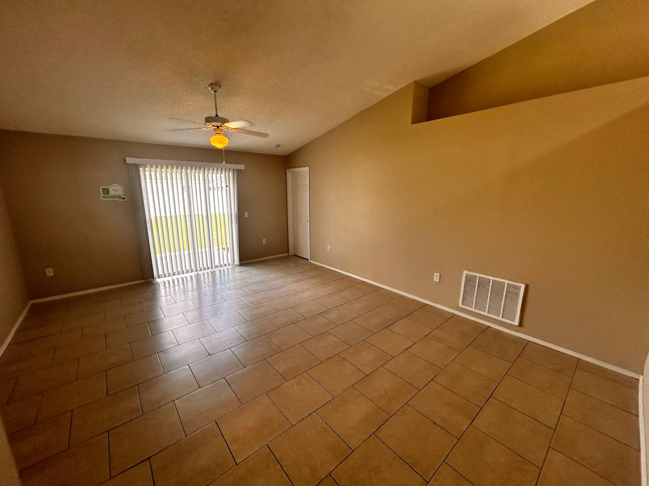 8425 Split Creek Cir photo 2