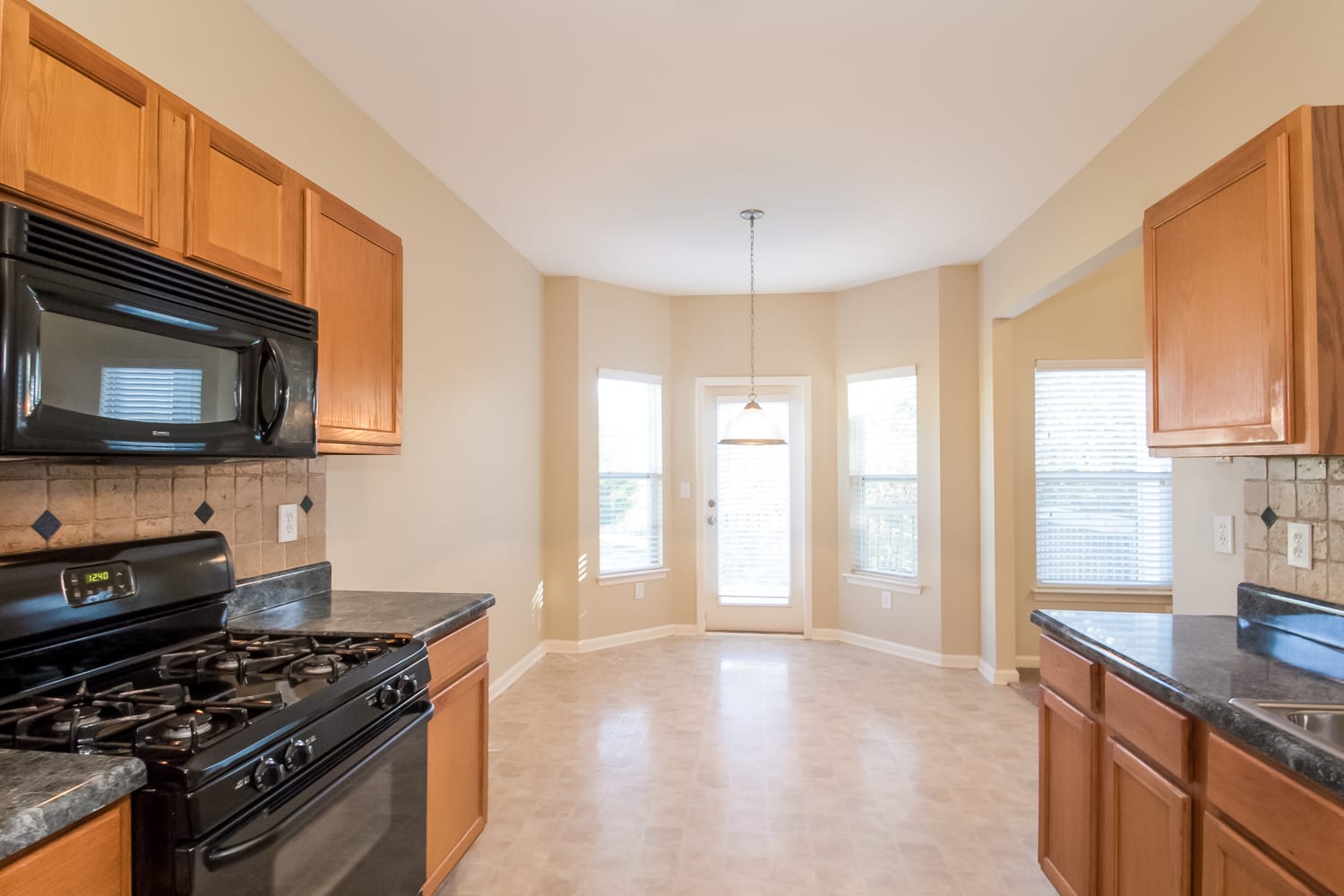 330 Fairpointe Pl photo 5