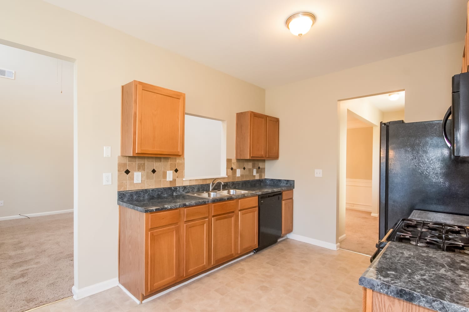 330 Fairpointe Pl photo 4