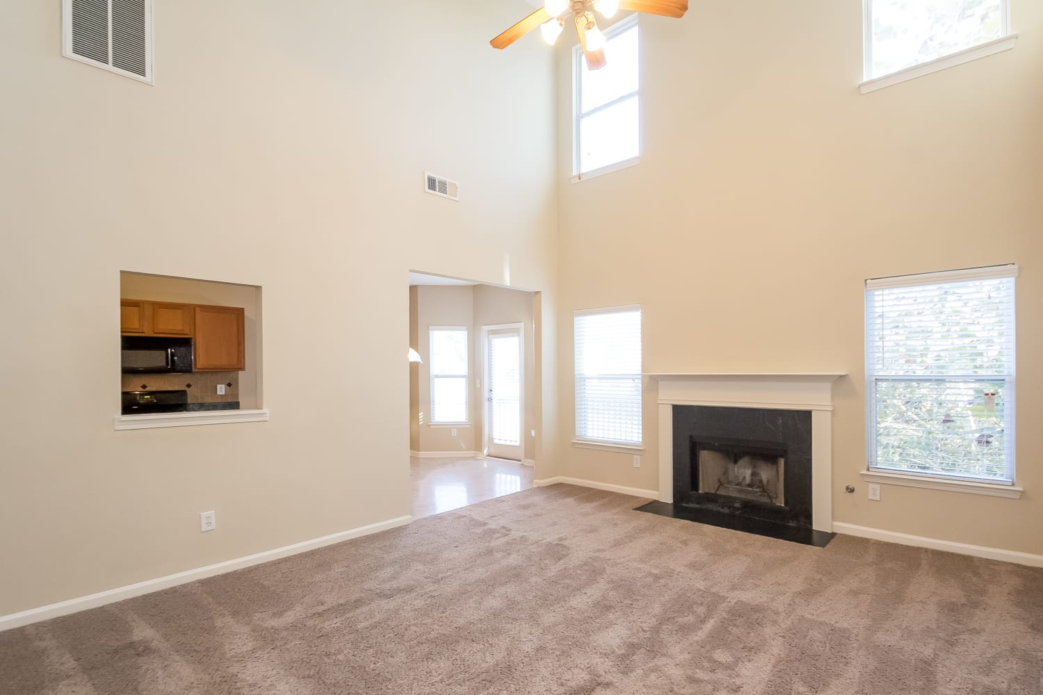 330 Fairpointe Pl photo 3