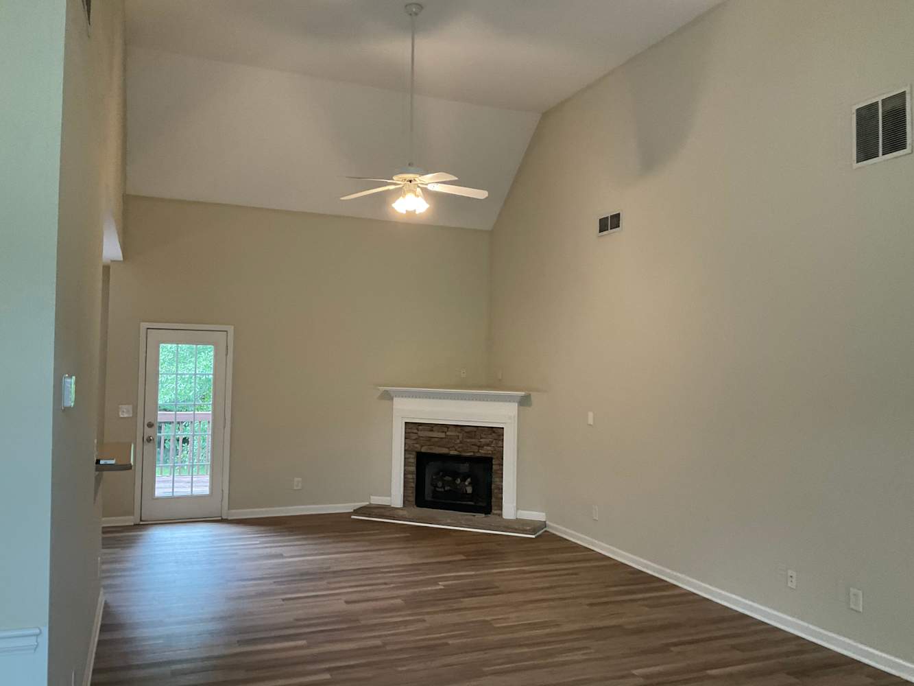 1103 Mason Lee Ave photo 5