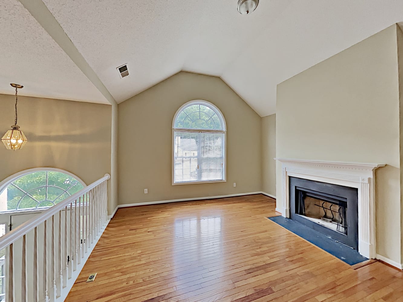 5750 Newnan Cir photo 4