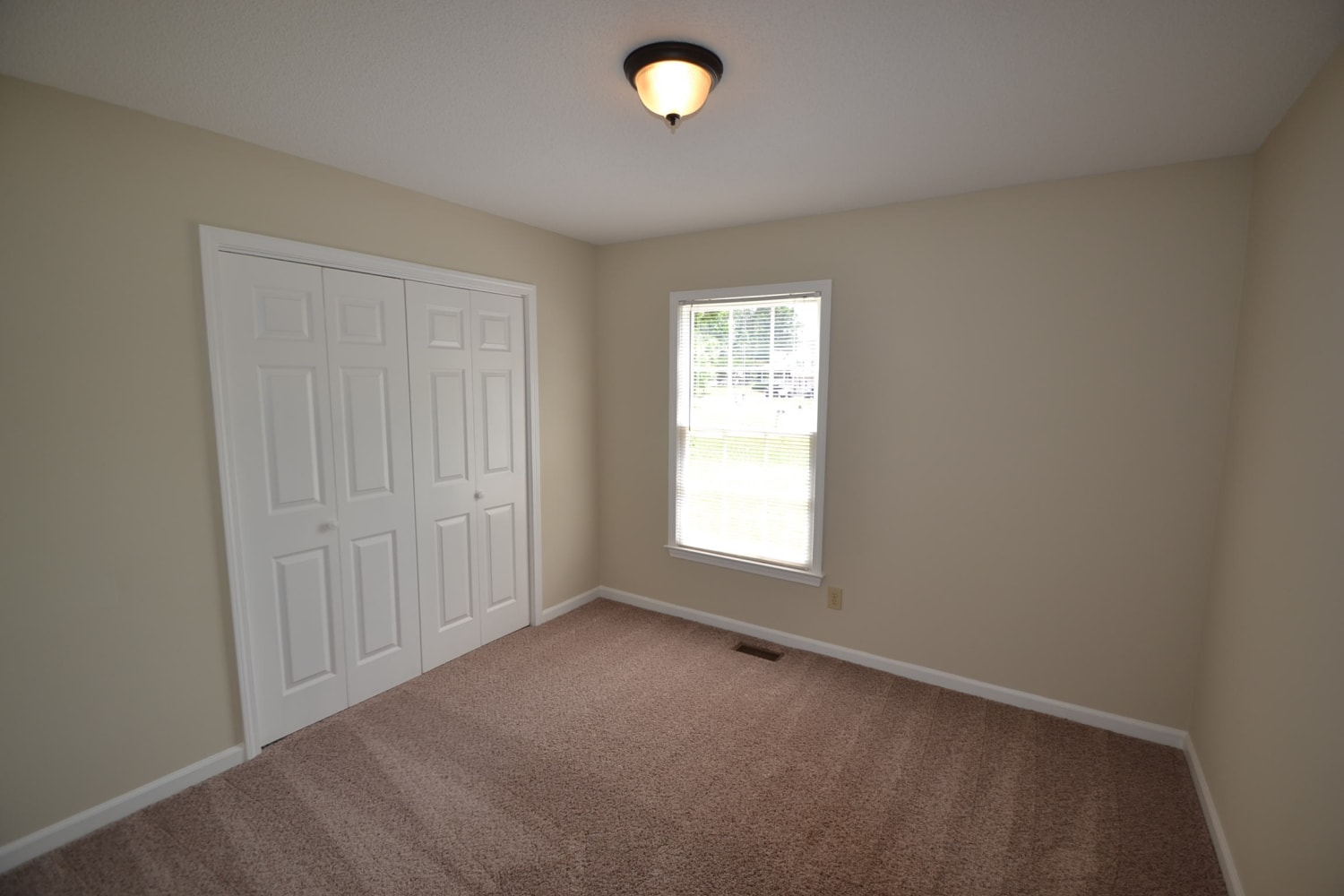184 Nicole Dr photo 3