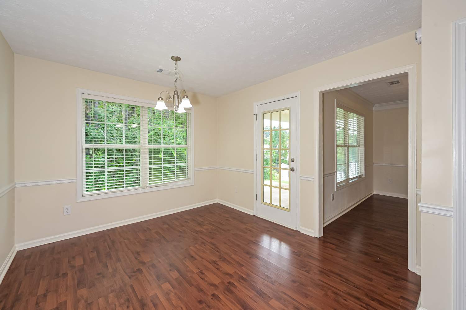 555 Wellington Ln photo 5