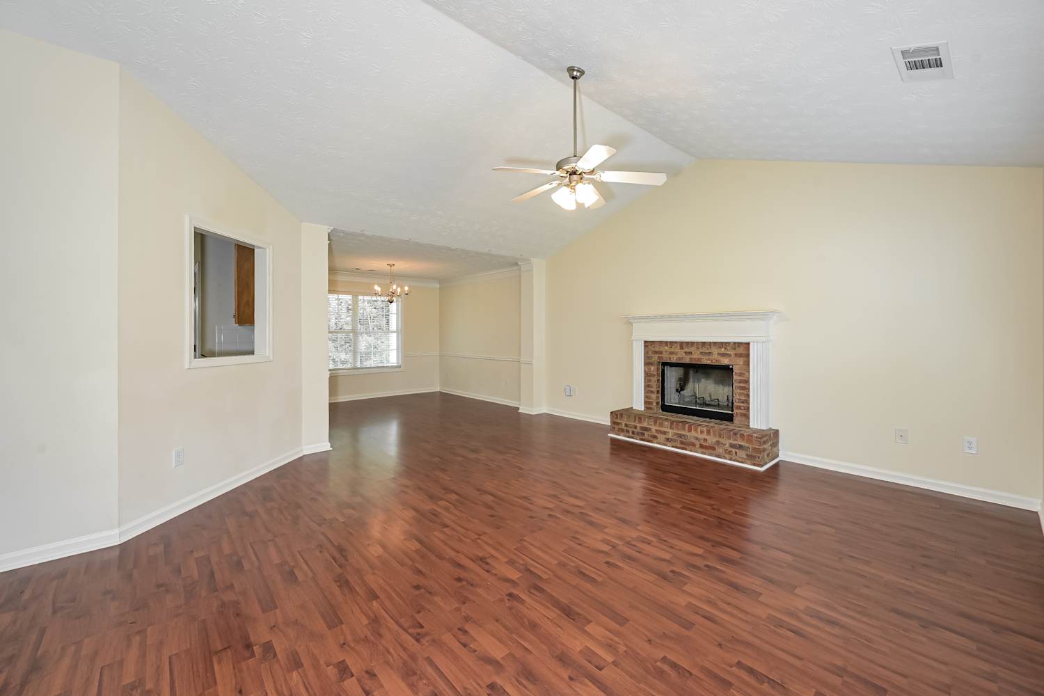555 Wellington Ln photo 3
