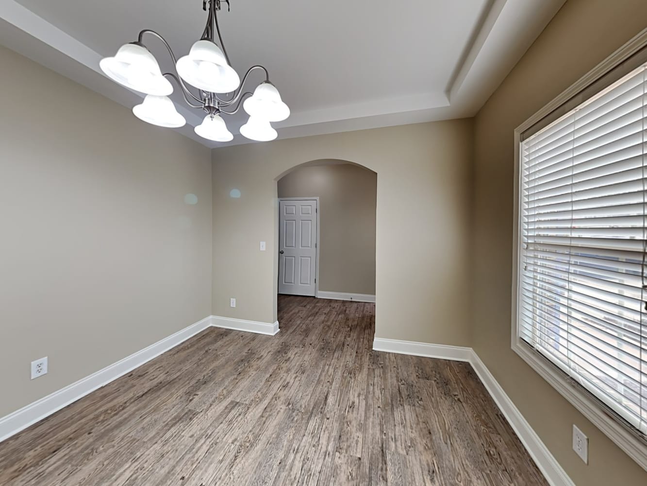 104 Pristine Dr photo 4