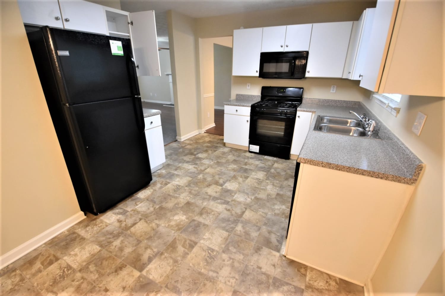 3907 Brandon Lee Way photo 4