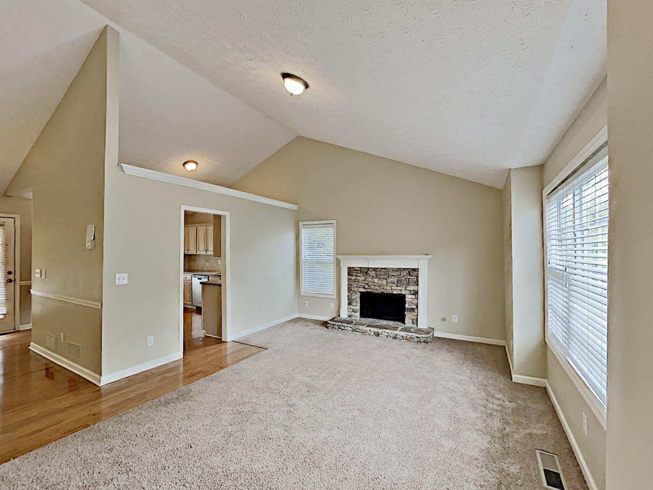 4030 Mount Vernon Dr photo 4
