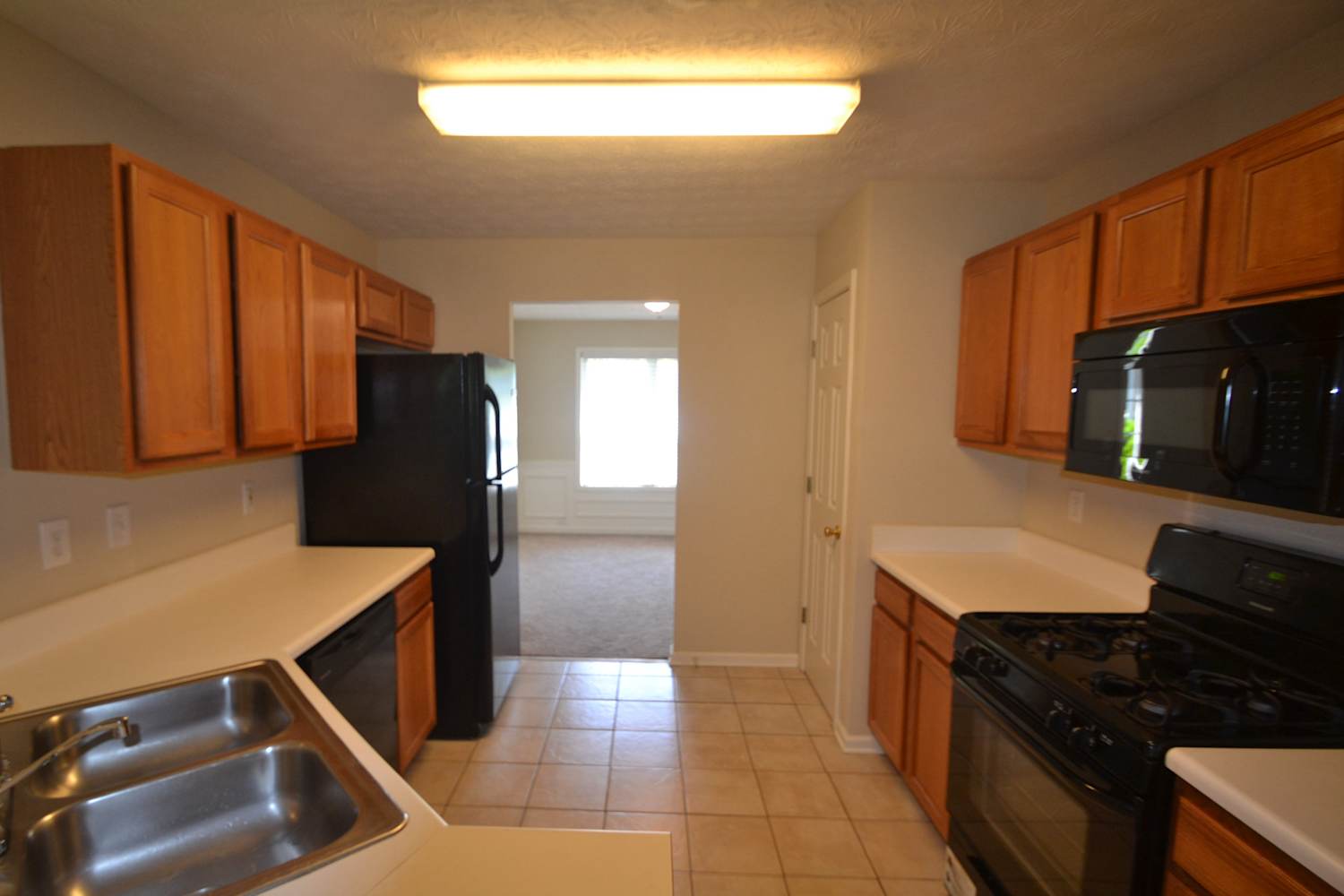 2546 Rainshower Dr photo 4
