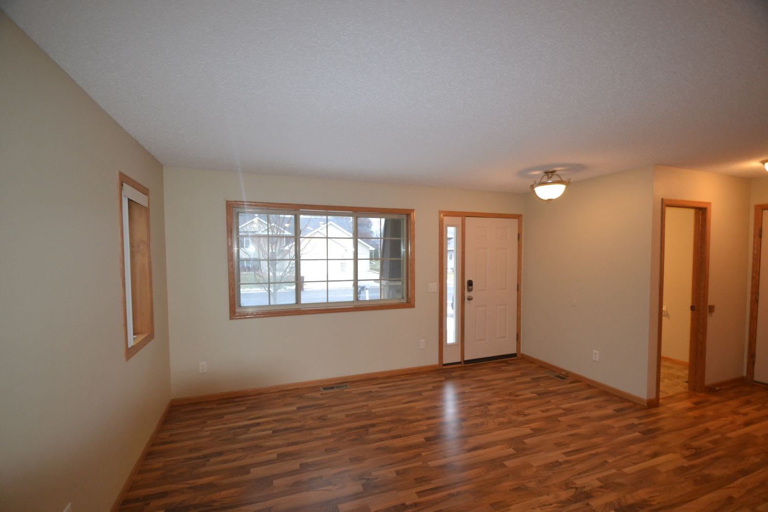 18923 Tyler St NW photo 2