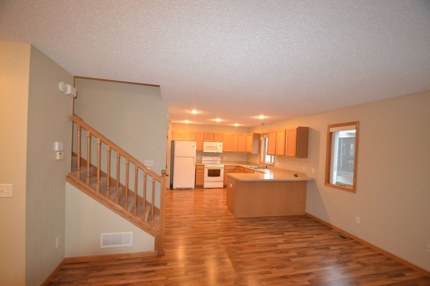18923 Tyler St NW photo 4
