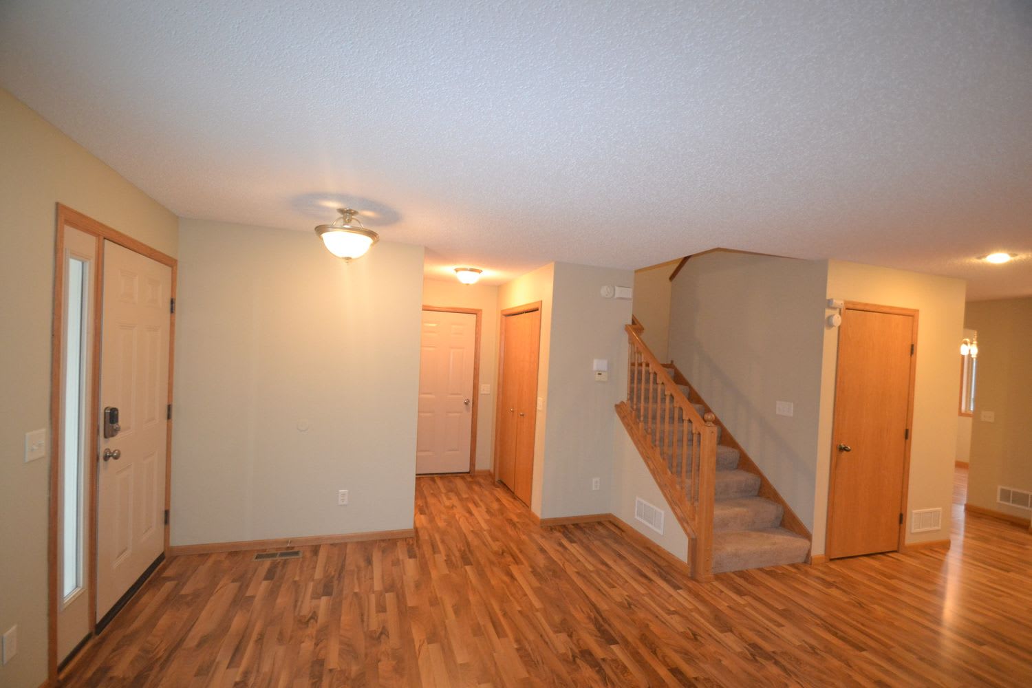 18923 Tyler St NW photo 3