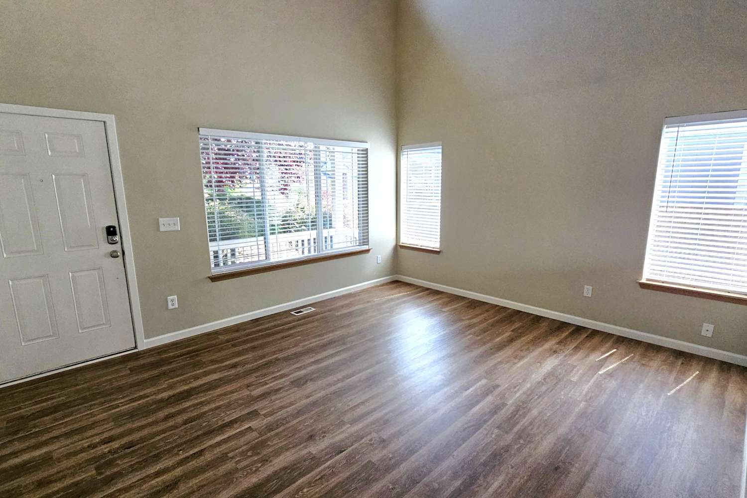 18402 28th Ave E photo 3