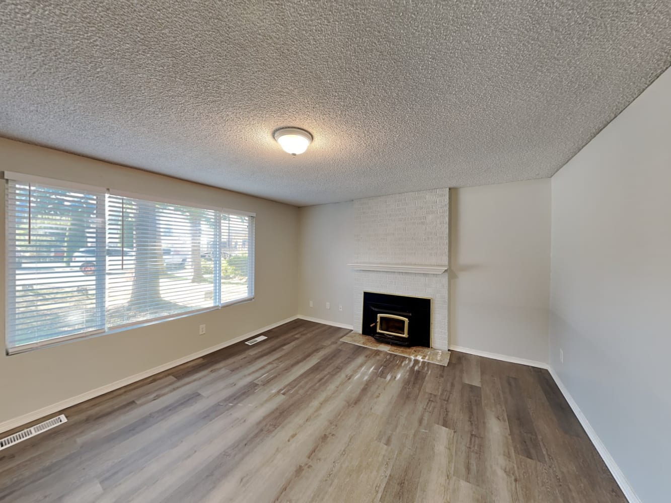 6012 99th Pl NE photo 3